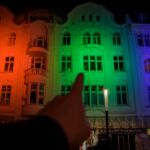 Schöner Farbdreiklang an der Fassade