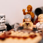 Ben Kenobi und Luke im Landspeeder